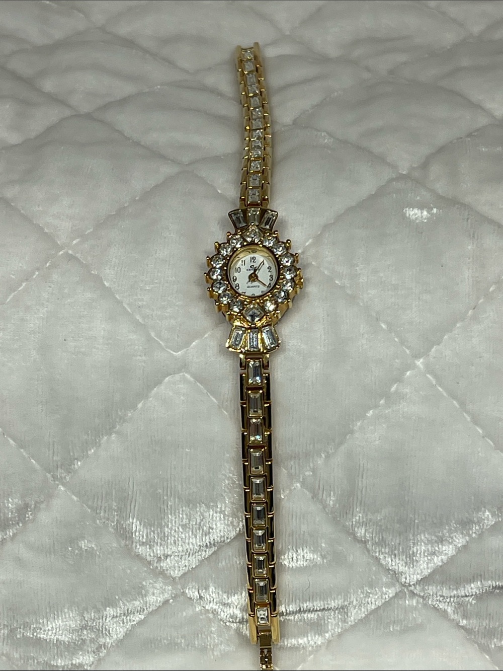 VINTAGE GOLD TONE CACHE watch